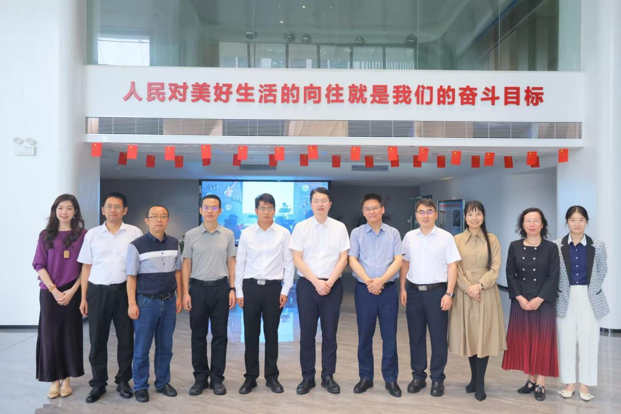 5赣南创新与转化医学研究院调研合影.png